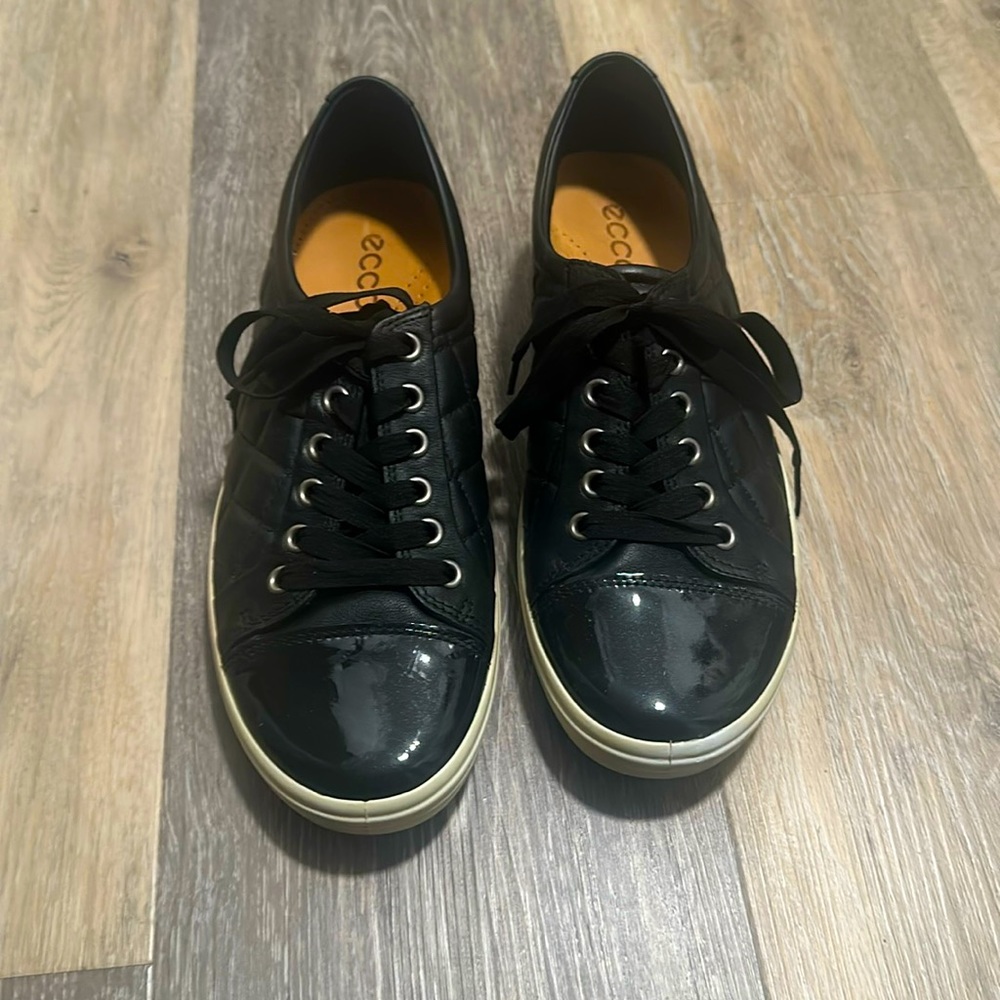 Ecco Women’s Black Leather Gym Shoes Size 40